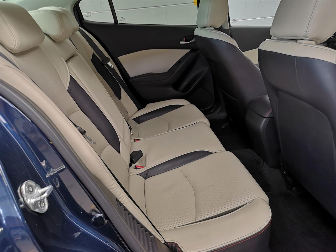 2013 Mazda Axela