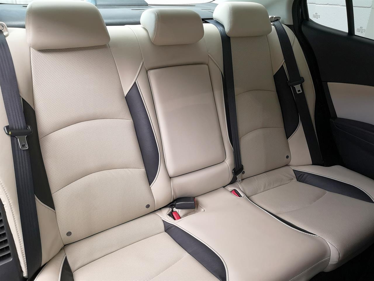 2013 Mazda Axela