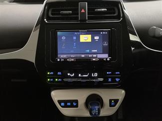 2017 Toyota Prius - Thumbnail