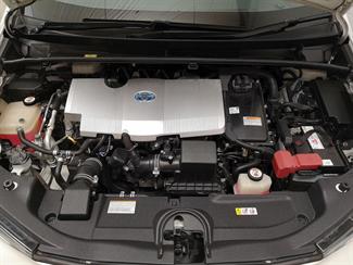 2017 Toyota Prius - Thumbnail