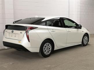 2017 Toyota Prius - Thumbnail