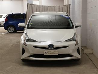 2017 Toyota Prius - Thumbnail