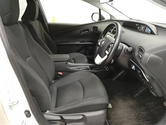 2017 Toyota Prius - Thumbnail