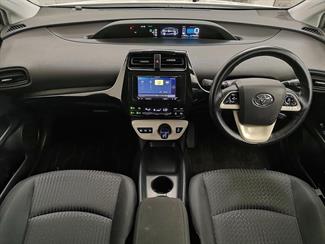 2017 Toyota Prius - Thumbnail