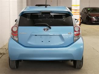 2013 Toyota Aqua - Thumbnail