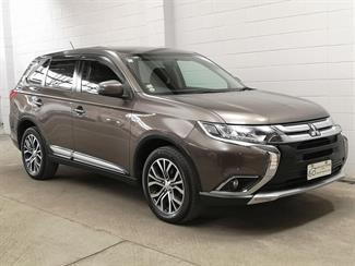 2016 Mitsubishi Outlander - Thumbnail