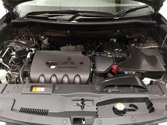 2016 Mitsubishi Outlander - Thumbnail