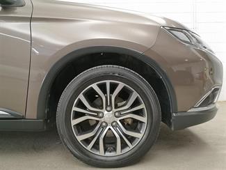 2016 Mitsubishi Outlander - Thumbnail