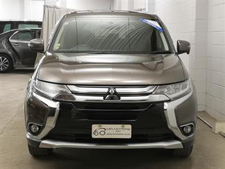 2016 Mitsubishi Outlander - Thumbnail