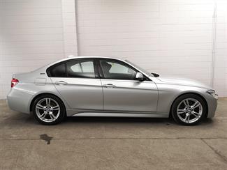 2017 BMW 330e - Thumbnail