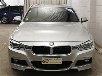 2017 BMW 330e - Thumbnail