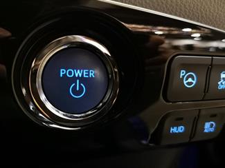 2016 Toyota Prius - Thumbnail
