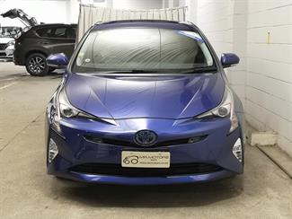 2016 Toyota Prius - Thumbnail