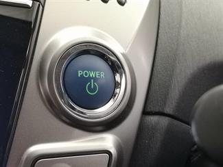 2017 Toyota Prius - Thumbnail