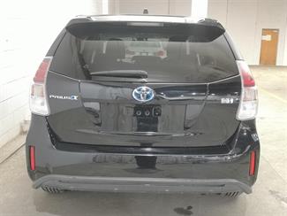 2017 Toyota Prius - Thumbnail