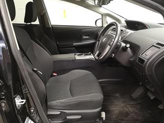 2017 Toyota Prius - Thumbnail