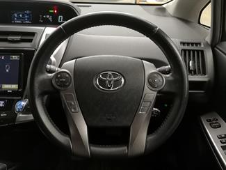 2017 Toyota Prius - Thumbnail