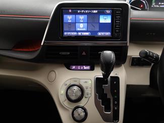 2016 Toyota Sienta - Thumbnail