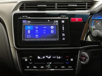 2015 Honda Grace - Thumbnail