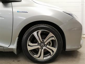 2015 Honda Grace - Thumbnail