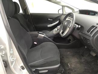 2013 Toyota Prius - Thumbnail