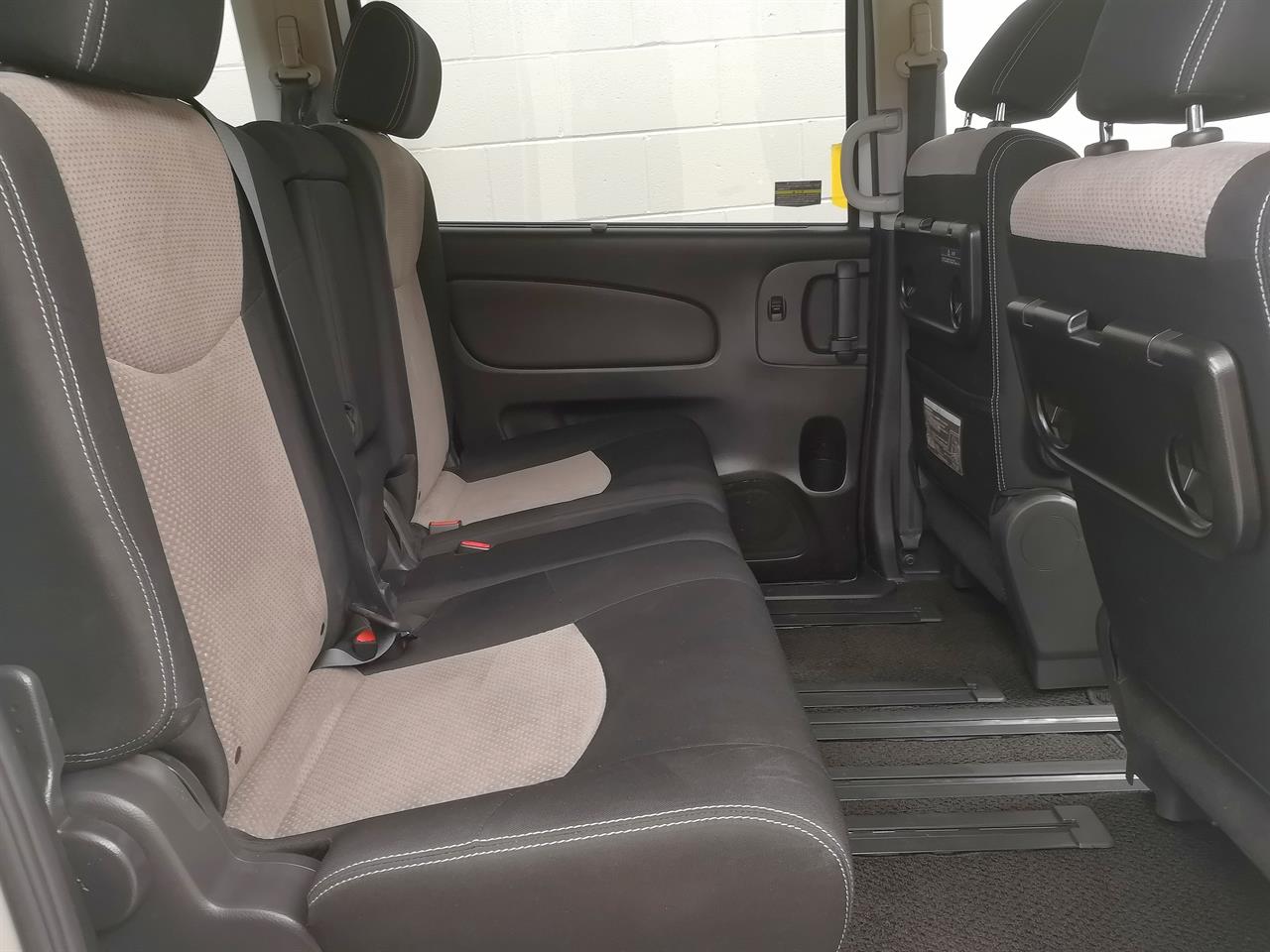 2013 Nissan Serena