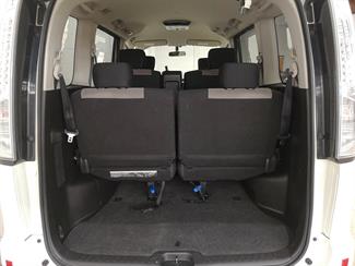 2013 Nissan Serena - Thumbnail
