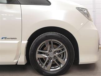 2013 Nissan Serena - Thumbnail