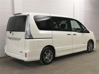 2013 Nissan Serena - Thumbnail
