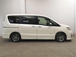 2013 Nissan Serena - Thumbnail