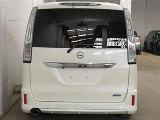 2013 Nissan Serena - Thumbnail