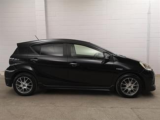 2013 Toyota Aqua - Thumbnail