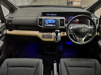 2012 Honda Stepwagon - Thumbnail