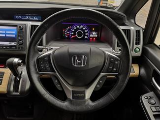 2012 Honda Stepwagon - Thumbnail