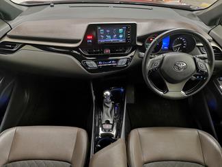 2017 Toyota C-HR - Thumbnail