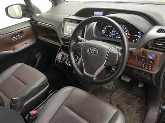 2015 Toyota Esquire - Thumbnail