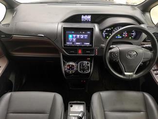 2015 Toyota Esquire - Thumbnail