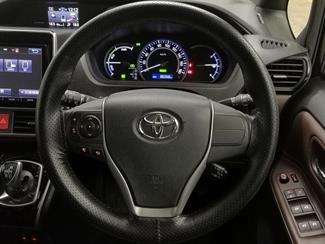 2015 Toyota Esquire - Thumbnail