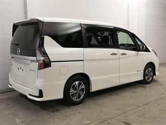 2021 Nissan Serena - Thumbnail