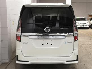 2021 Nissan Serena - Thumbnail