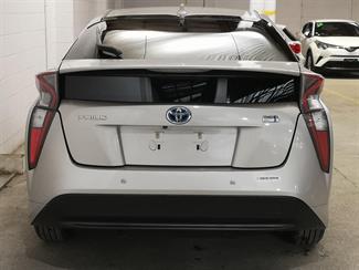 2017 Toyota Prius - Thumbnail