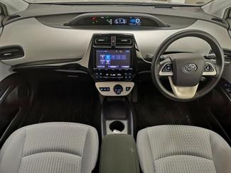 2017 Toyota Prius - Thumbnail