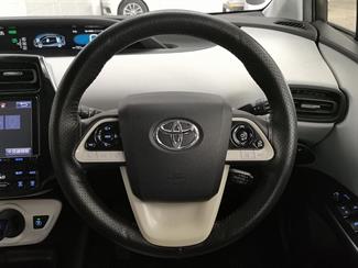2017 Toyota Prius - Thumbnail