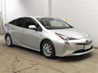 2017 Toyota Prius - Thumbnail