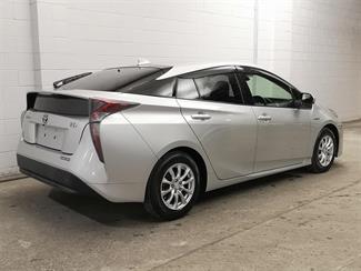 2017 Toyota Prius - Thumbnail