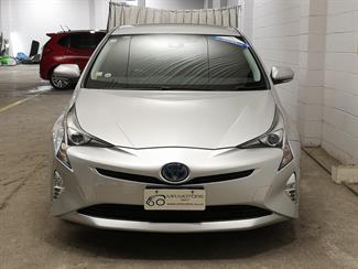 2017 Toyota Prius - Thumbnail