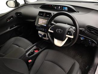 2017 Toyota Prius - Thumbnail