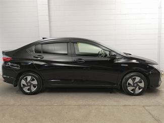 2015 Honda Grace - Thumbnail
