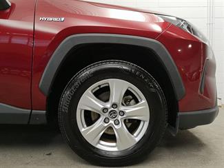 2019 Toyota RAV4 - Thumbnail