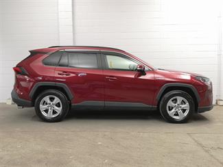 2019 Toyota RAV4 - Thumbnail